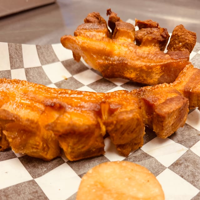 Chicharron Con Arepita.
