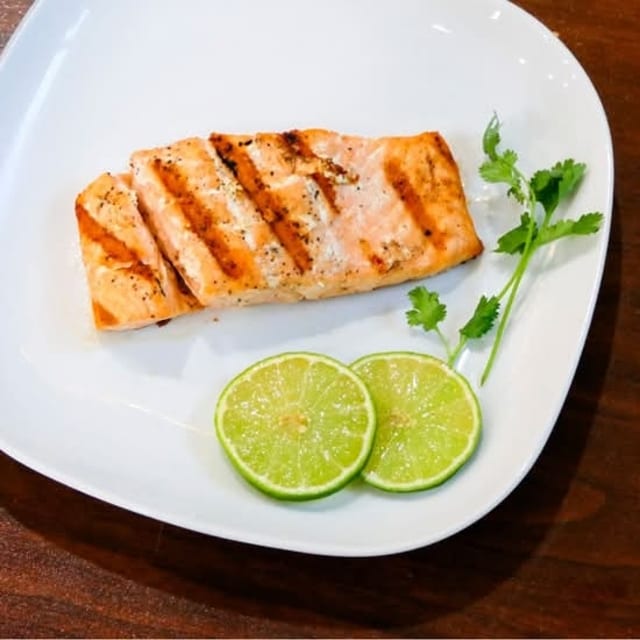 Ensalada Salmon Asado.