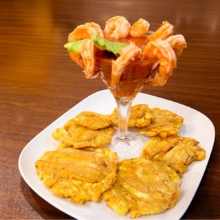 Ceviche De Camarones Con Patacones
